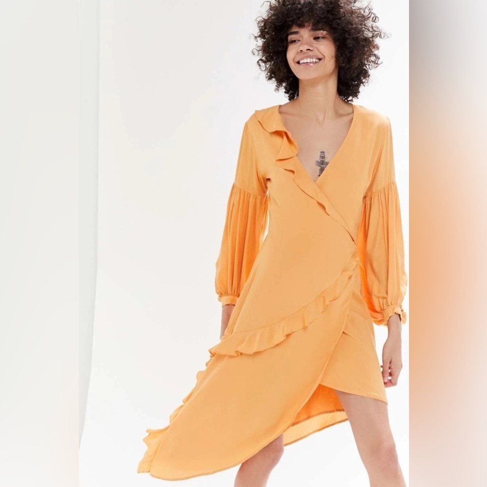 NWT Capulet UO Exclusive Pansy Asymmetrical Wrap Midi Dress in Orange
Size XL